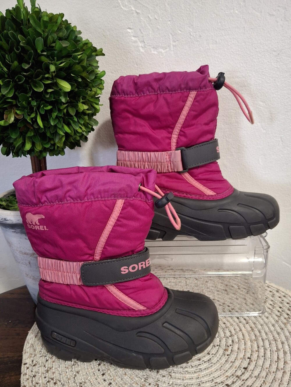 Sorel Kids Hot Pink and Black Insulated Snow Boots Size 12.